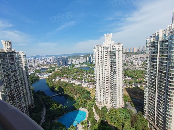 重庆渝北人和棕榈泉国际花园(四期)现代简约 精装三房带地暖 视野霸道