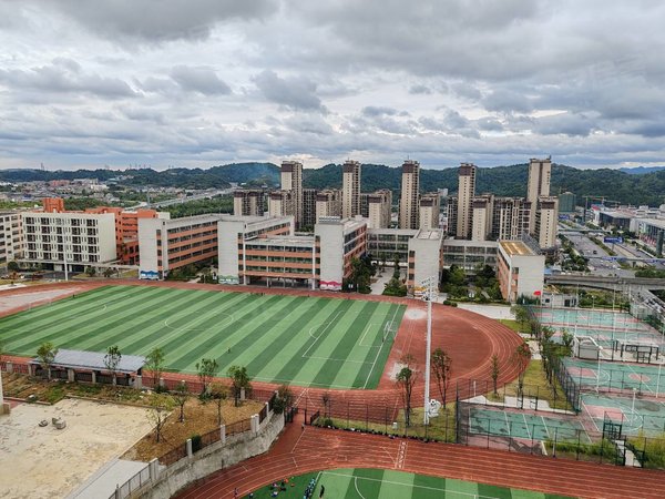 贵阳观山湖商贸城碧桂园西南上城博士府精装三房   1800带车位.