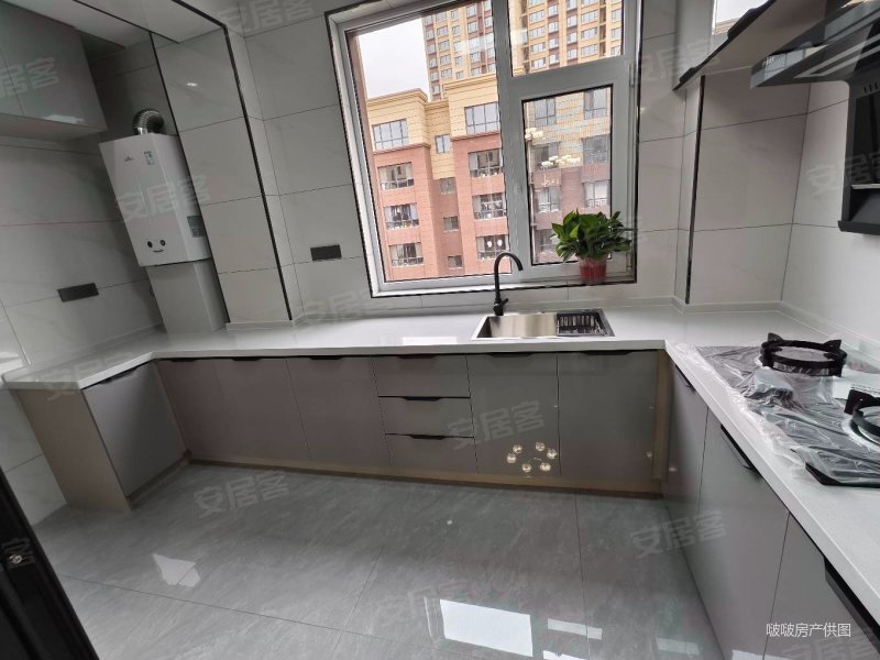 碧水云天 四楼 321户型 带家具 中心位置