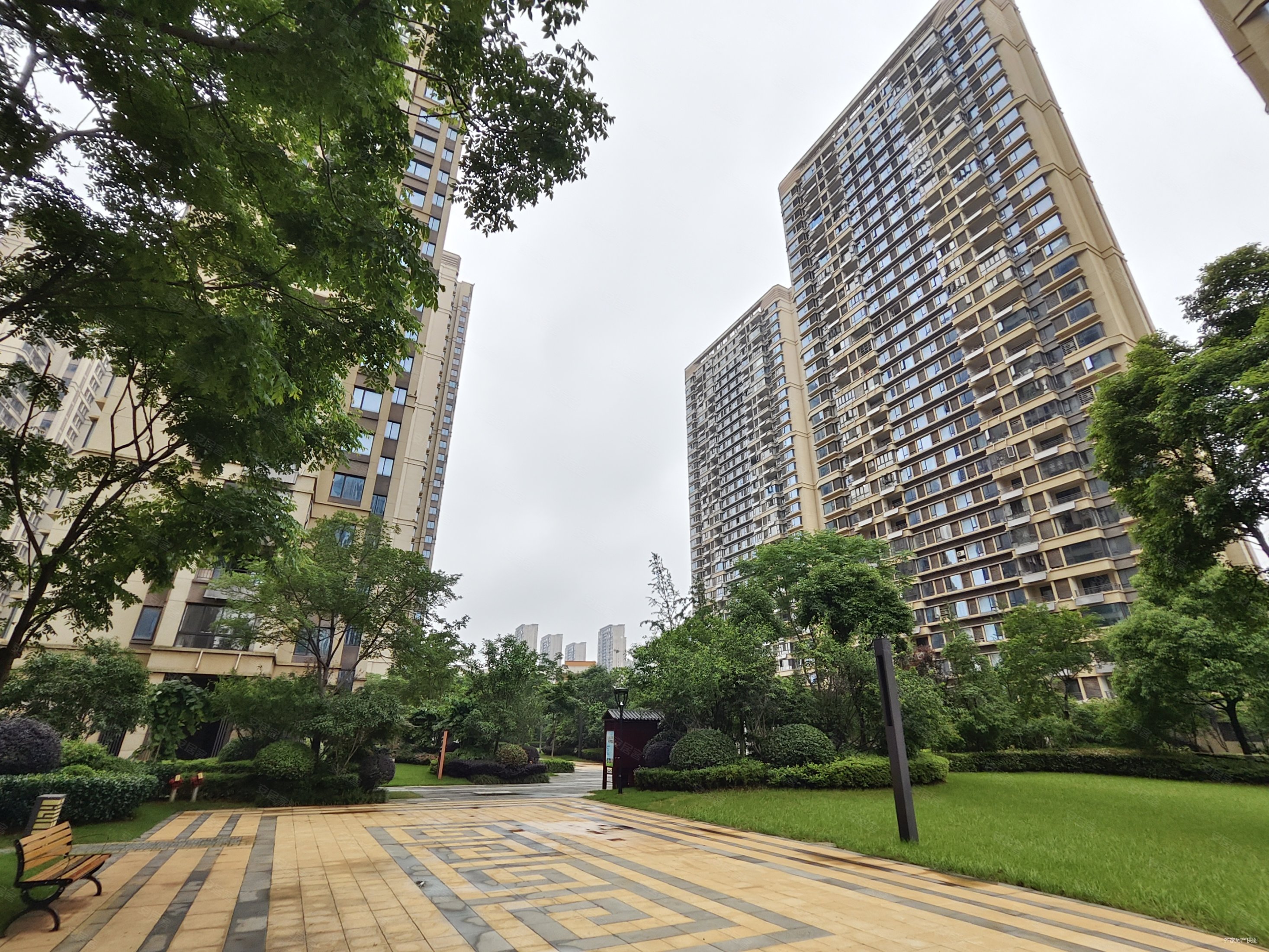 绿地国际博览城博翠4室2厅2卫144.39㎡南165万