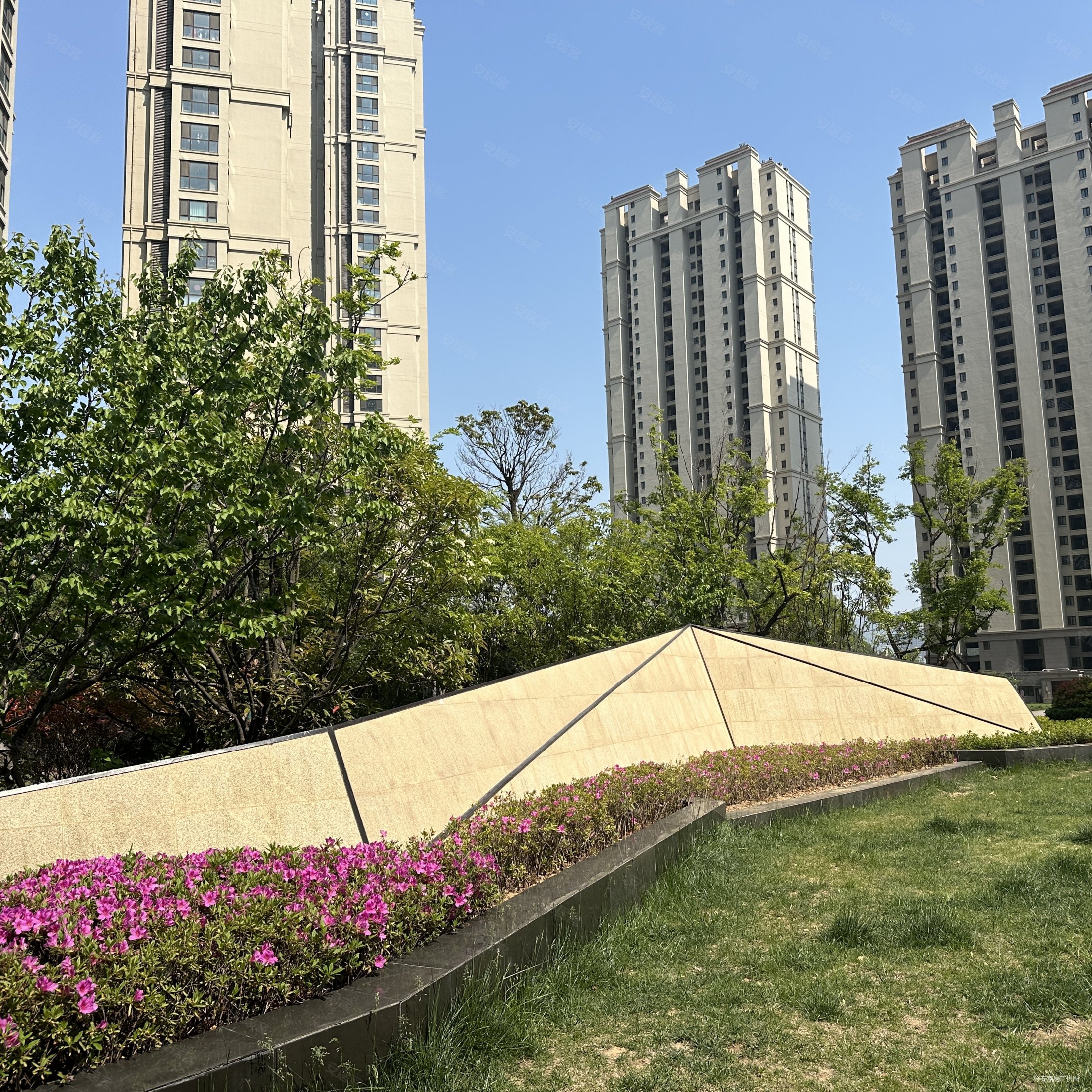 海信创智谷 依山伴城三期 精装修 把东厅 全明户型