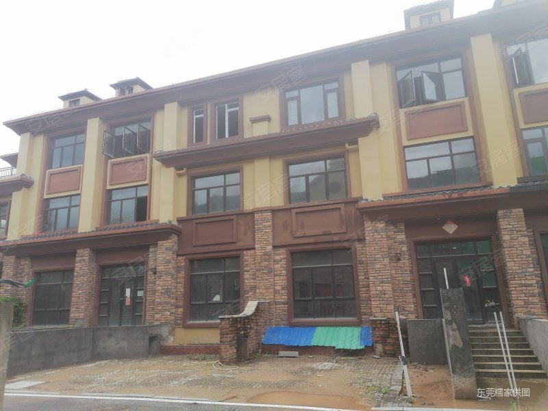 御城花园(别墅) 次新房 楼层好 停车方便 满五 商品住宅