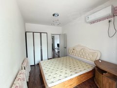 海辰家园68平两室简单装修家具家电齐全有空调，年租1.1万！