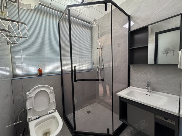 金华东阳南马万兴路199号楼南马 花园 花园第二菜市场附近 精装大单间 设施齐全拎包入住出租房源真实图片