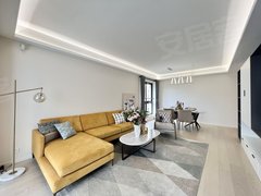 上海黄浦新天地(翠湖御苑)(翻新5年)(家具家电全配)(私家150平露台)出租房源真实图片