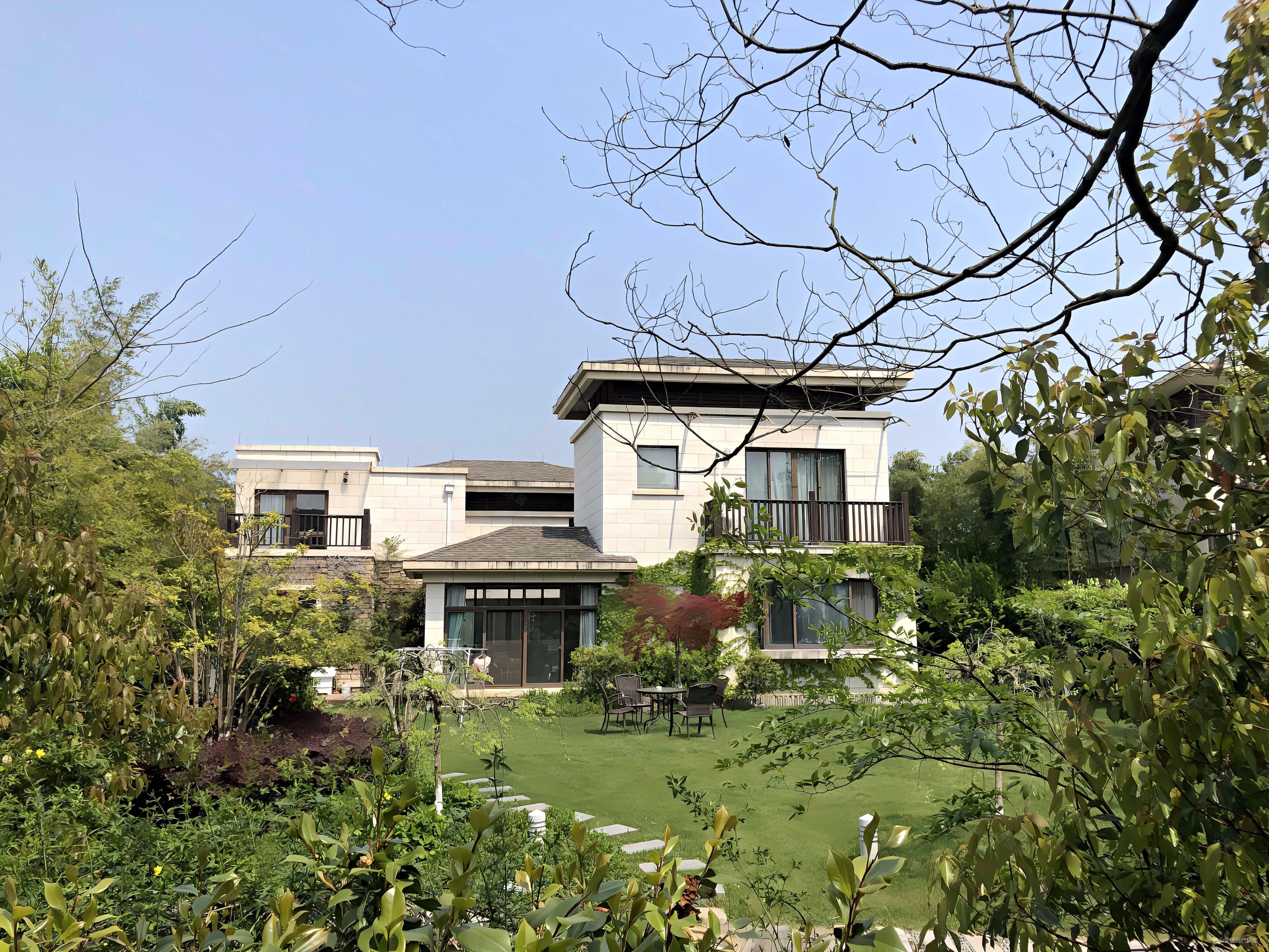 独栋别墅,占地一亩,花园集中在南,可随时看房,诚心出售,淀湖桃源二手