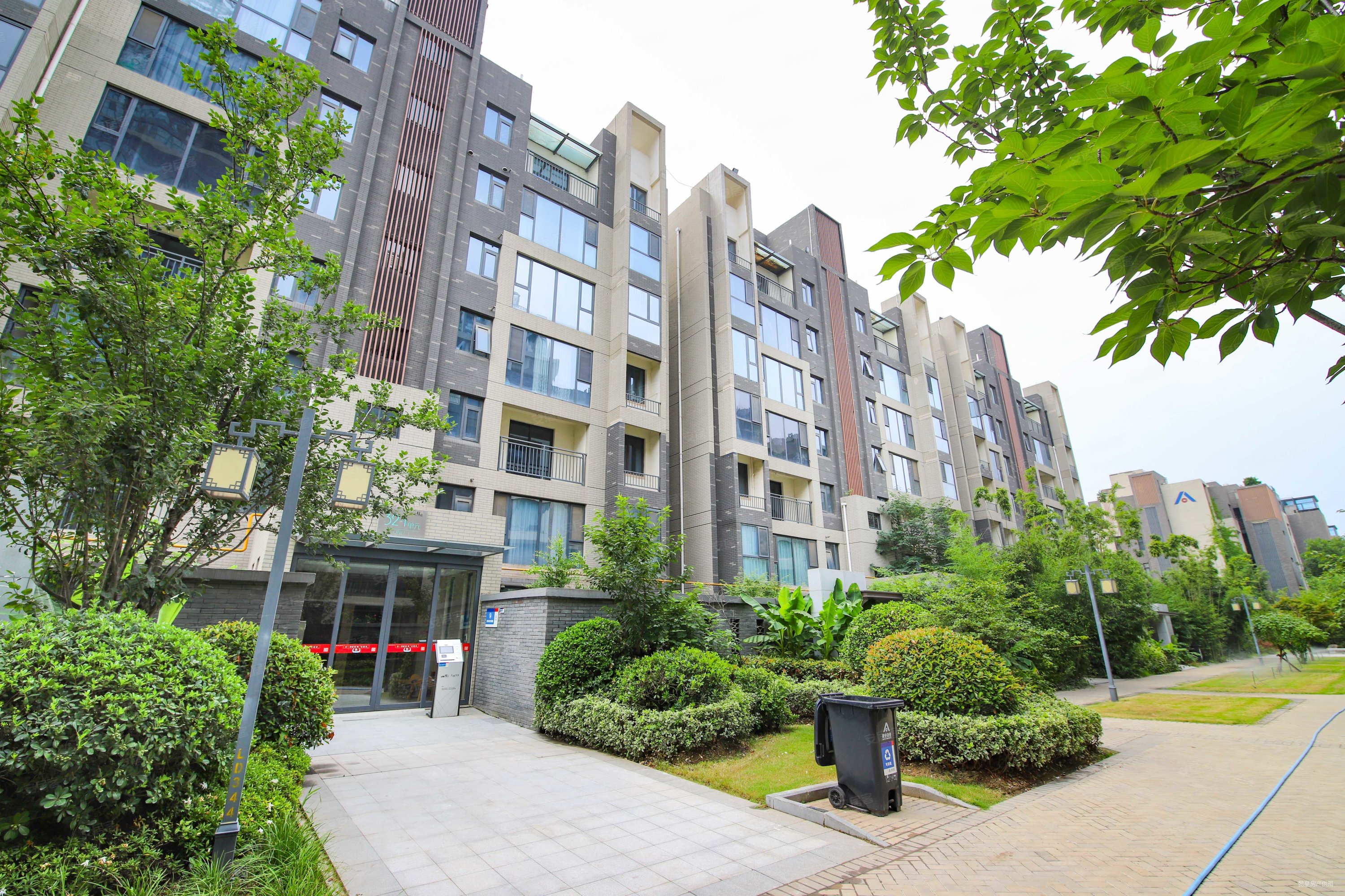 建业桂园3室2厅2卫148㎡南北189万