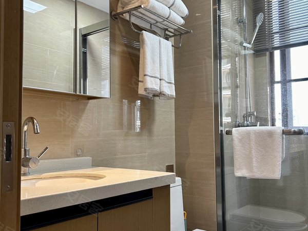 西双版纳景洪龙舟广场绿城春江明月市区 绿城春江明月 一室两厅 家电齐全 拎包入住 小区环境好出租房源真实图片