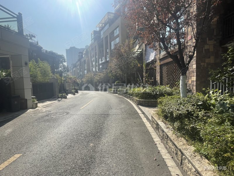 保利春天联排别墅毛坯房