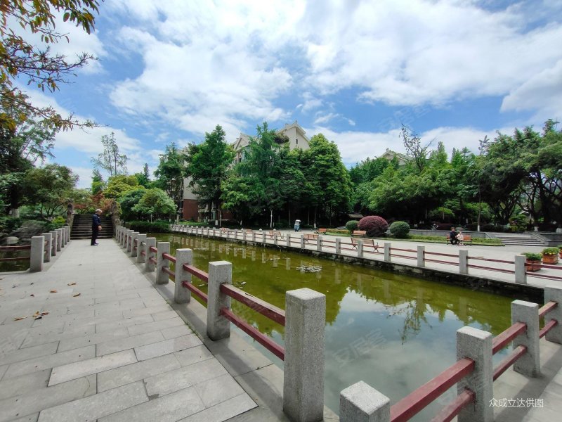 蜀风花园城 交通便捷 密度低 环境好 中间好楼层