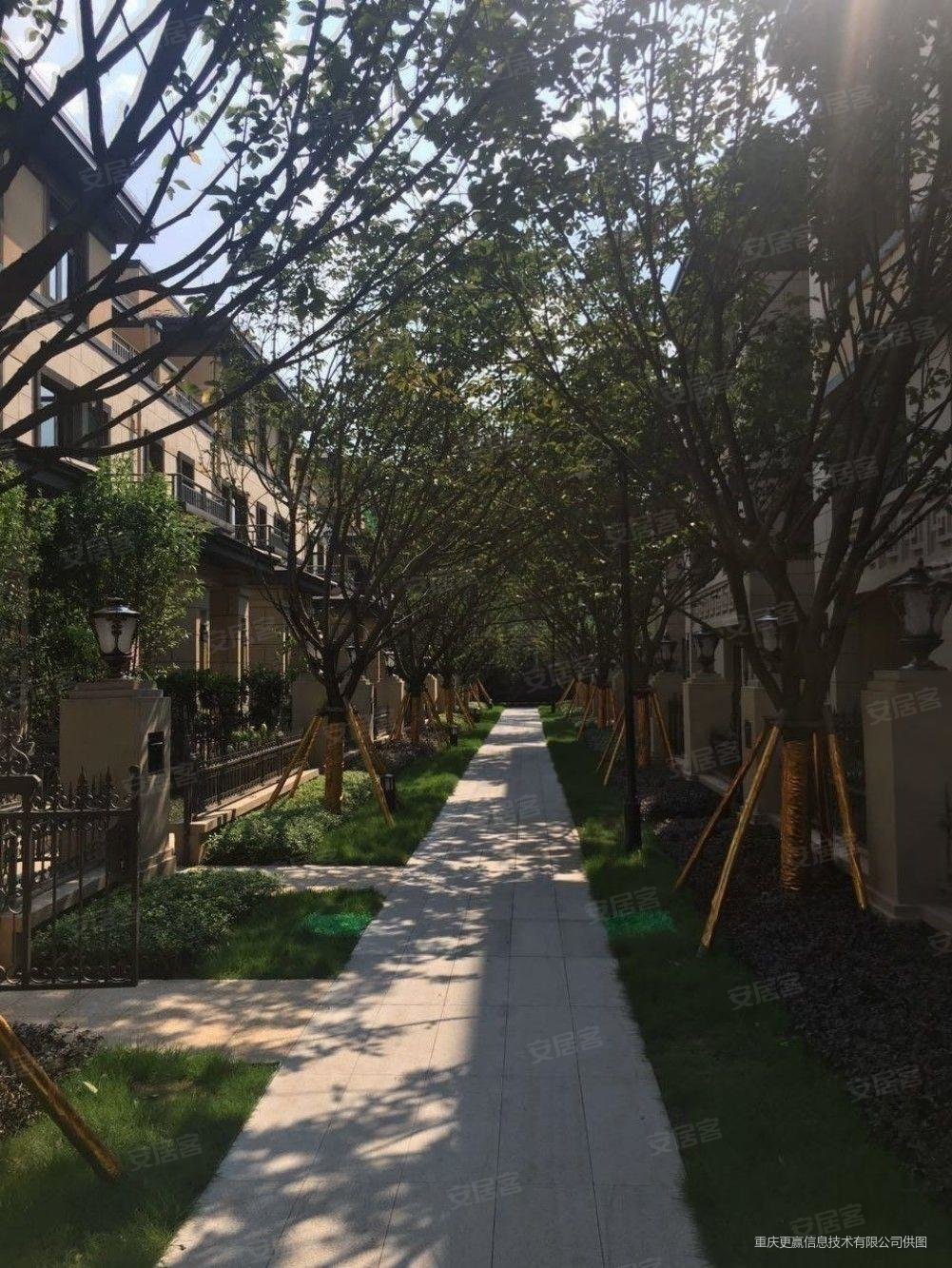 恒大翡翠湾叠拼别墅!带大花园!限时清盘!地处两江新区.