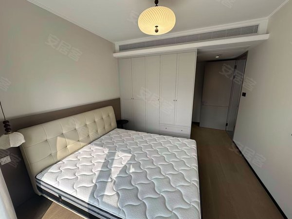 徐州云龙云龙周边万科翠湾中城万科翠湾中城 3800元电梯房 精装修 南北通透出租房源真实图片