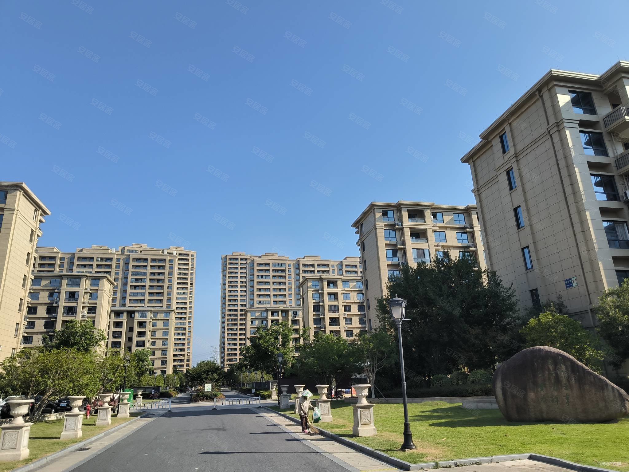 卡森卫星城名庭园3室2厅1卫101㎡南北103万