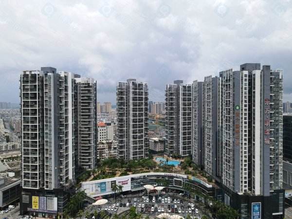 深圳龙岗龙岗中心城东方明珠城新录房源 地铁口 交通方便 高楼层出租