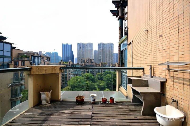 钱江湾花园4室3厅2卫172.72㎡南北670万