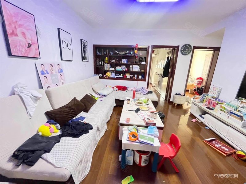 屋内有点乱,但是装修很好,双气,地下室,拎包入住,随时能看,舜清苑二手