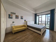桂林临桂一院两馆吾悦广场公寓单间配套 有阳台 家具家电齐全,拎包入住1050出租房源真实图片