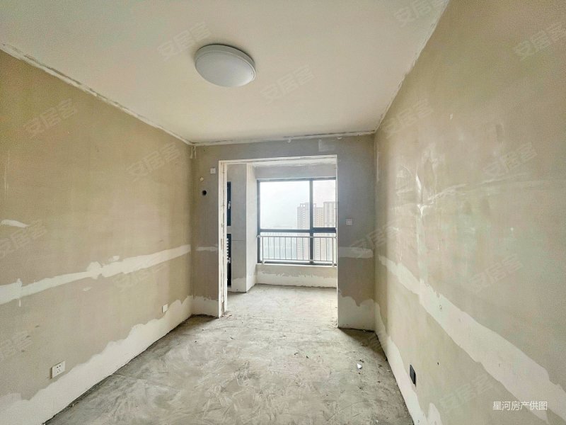 拉菲香榭3室2厅2卫152.53㎡南北160万