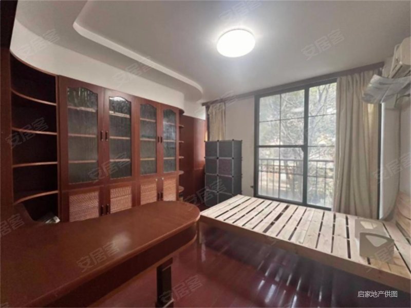 多层电梯洋房 方正大4房 固定车位 带储藏室 满5且1 钥匙