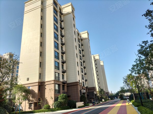 南通开发区苏通园区海上传奇房东自住房装修的非常好