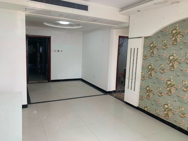 西安未央三桥和平丽苑和平丽苑一楼两室出租,对面高新一中,隔壁吾悦