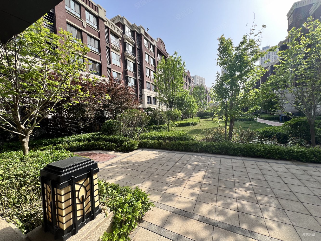 金地艺墅家芸泽苑3室2厅2卫123.9㎡南北215万