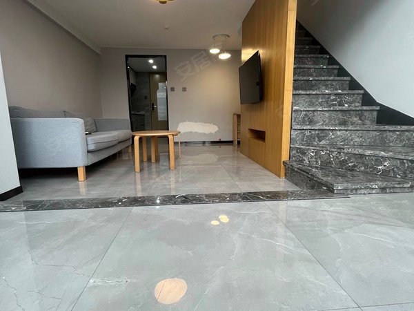 深圳龙岗横岗南岭村南岭村黄金豪庭人人购物广场拎包入住复式一房一厅