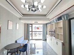 桂林临桂花生唐麓湖国际精装1房1厅 朝南 家电家具齐全拎包入住 密码锁出租房源真实图片