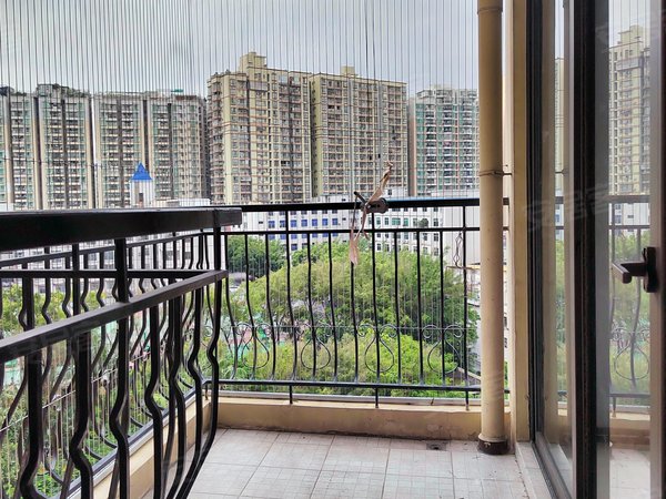 深圳布吉丹竹头英郡年华丹竹头地铁站~英郡年华,电梯朝南2房,拎包入住