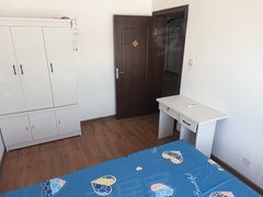 汉中汉台滨江新区可月付 实图实价 中心医院对面20米蓝天都市风景 合租次卧出租房源真实图片