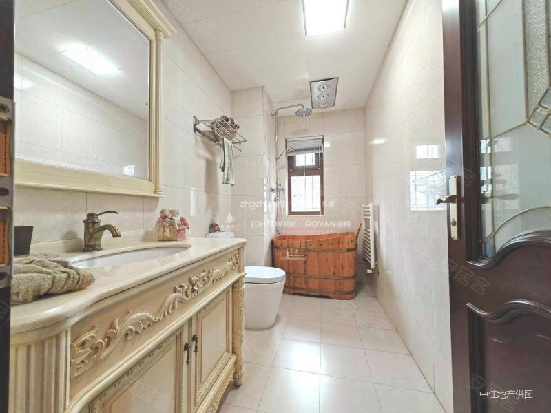 国华东方美郡(别墅)7室2厅3卫284.64㎡南北1400万