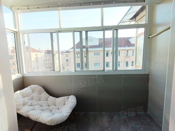 上海浦东塘桥南泉公寓近4 6号蓝村地铁口,精装3房,家具齐全,全明户型