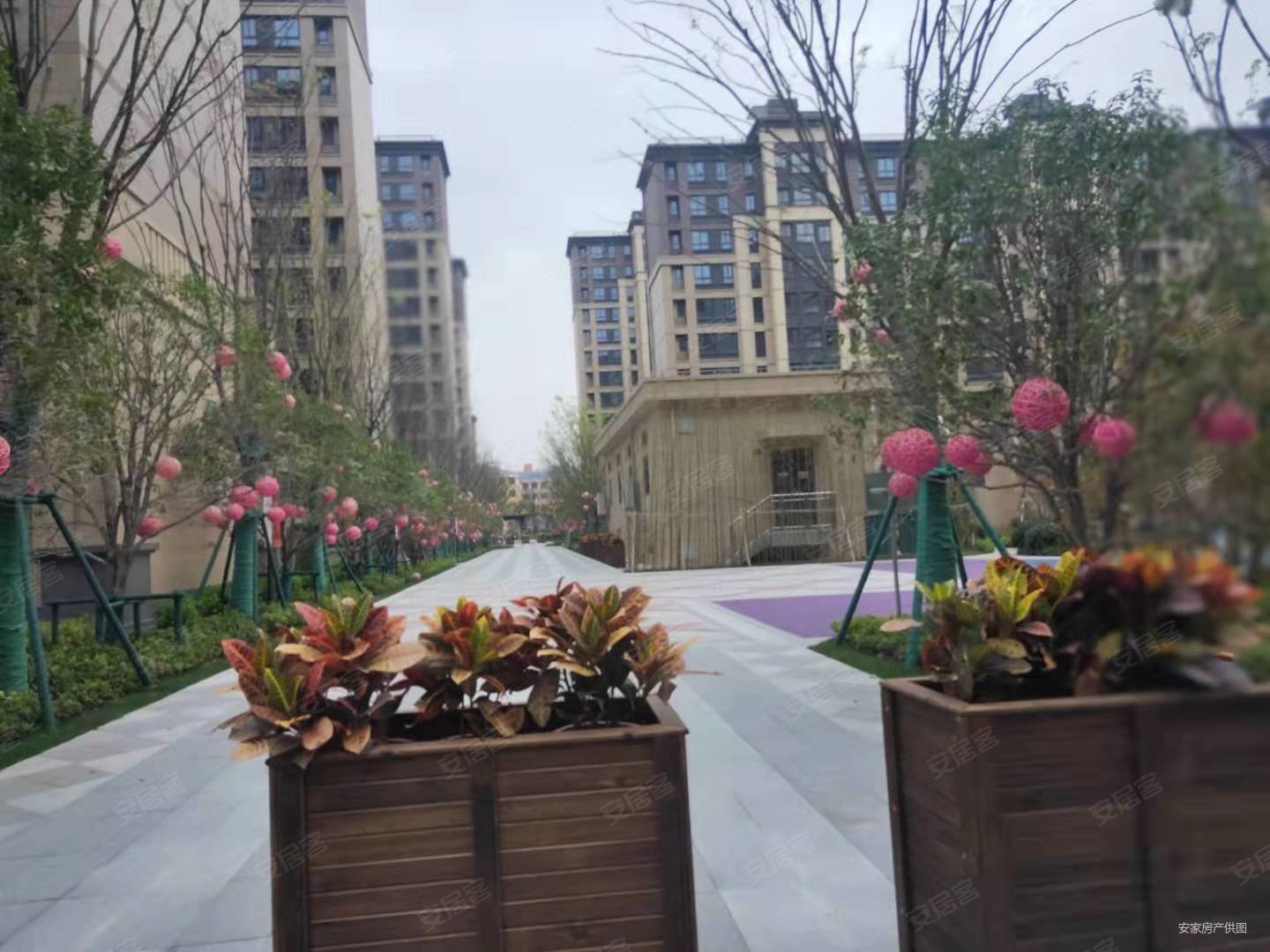 急售 保利玲珑公馆精装三房 电梯好楼层 配套成熟 随时看房