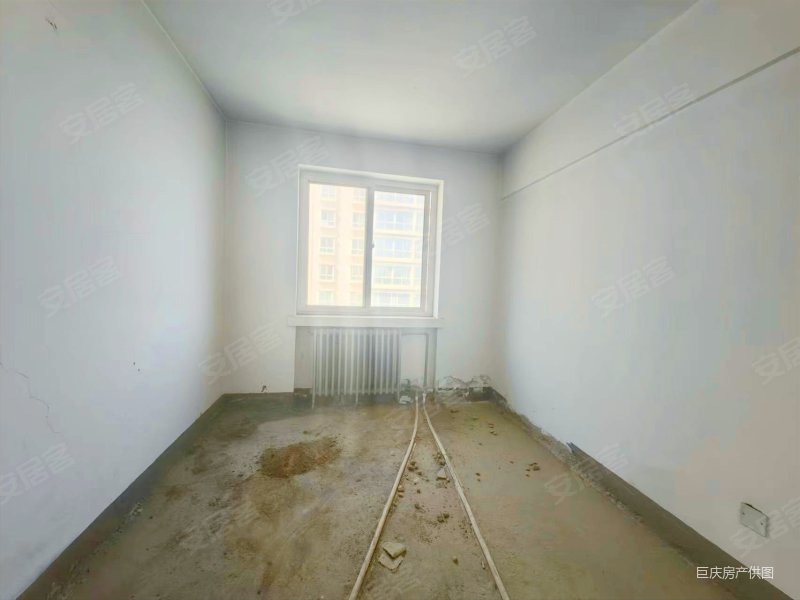 复式楼急售 金华苑 四室带露台 产权可按揭,金华苑