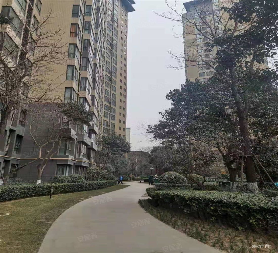 八号线地铁口天朗大兴郡蔚蓝青城少有毛坯三室可按揭