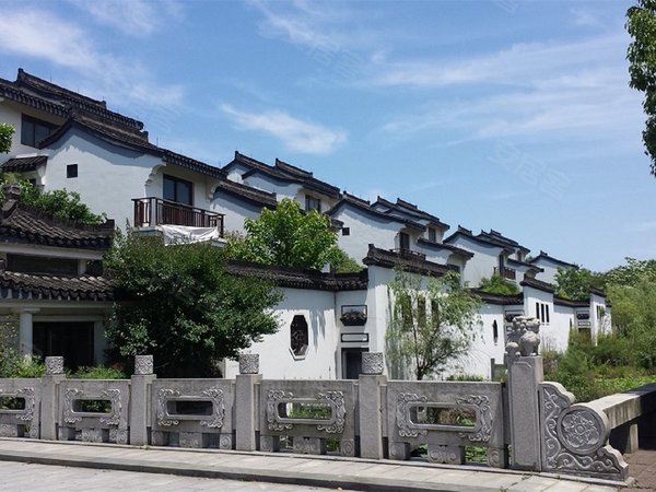 杭州富阳银湖九龙一号银湖野生动物园旁 简装中式排屋 共三层全套房