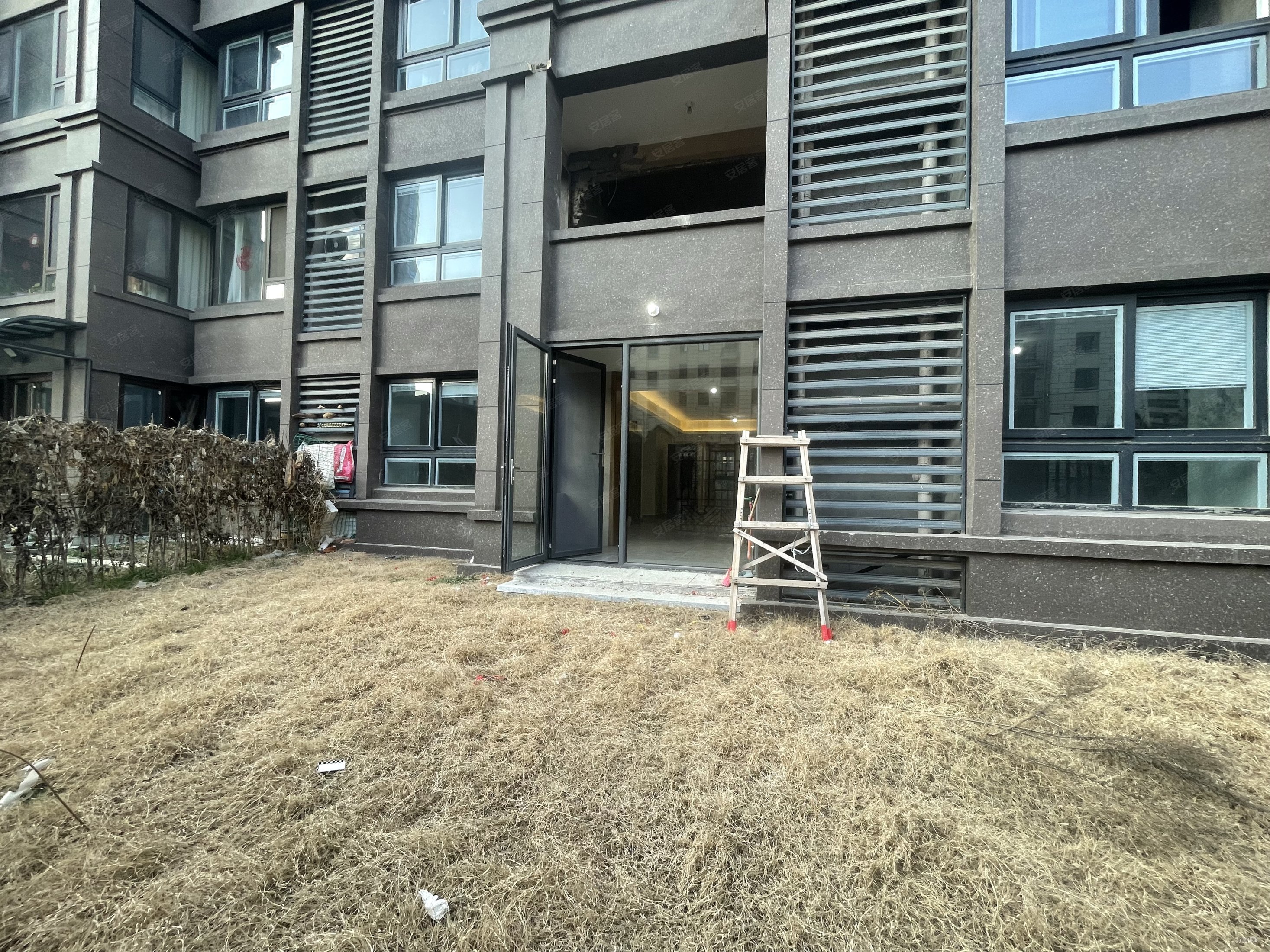美的公园天下美润园精装洋房一楼大院子集中供暖一天未住