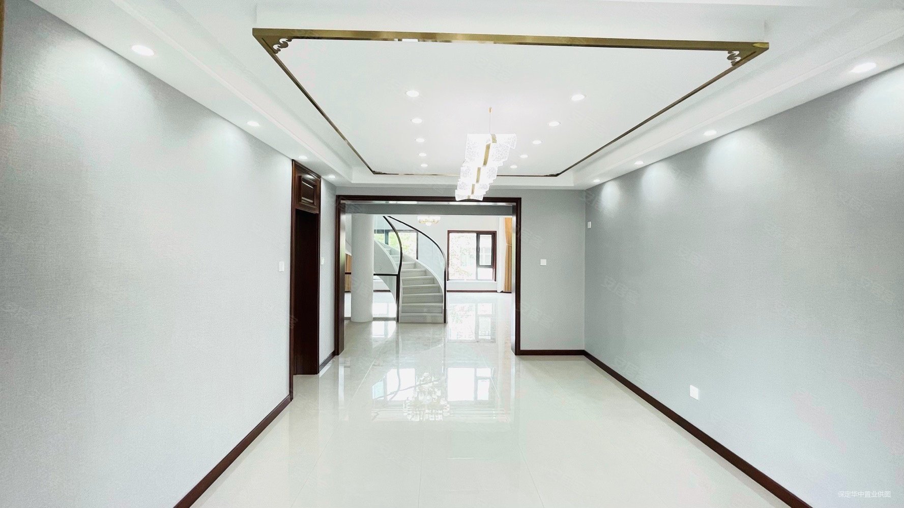 秀兰城市花园5室3厅3卫255㎡南北235万