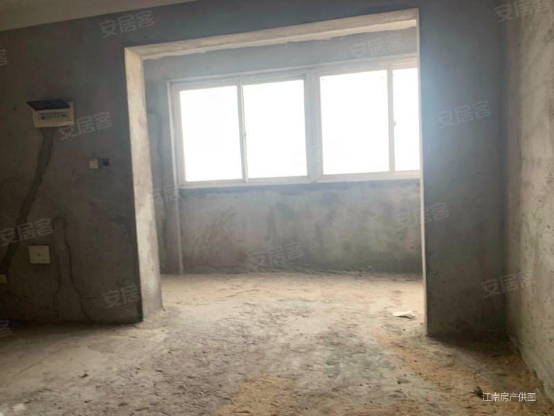 蓝爵世家180平大平层3室两卫毛坯电梯好楼层中心位置