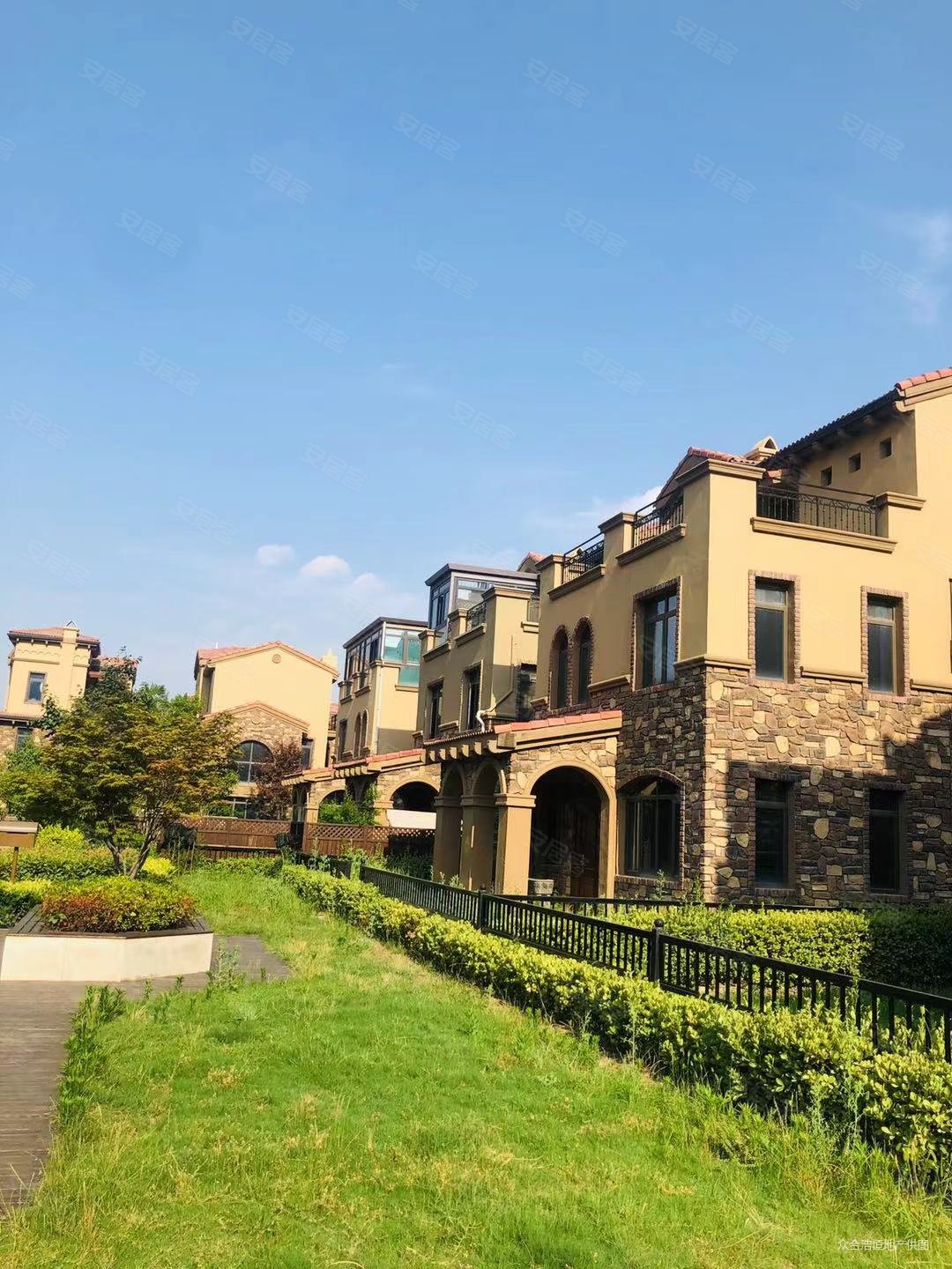 曲江边 绿地联排别墅 送花园共五层 带电梯和露台 毛坯 有证