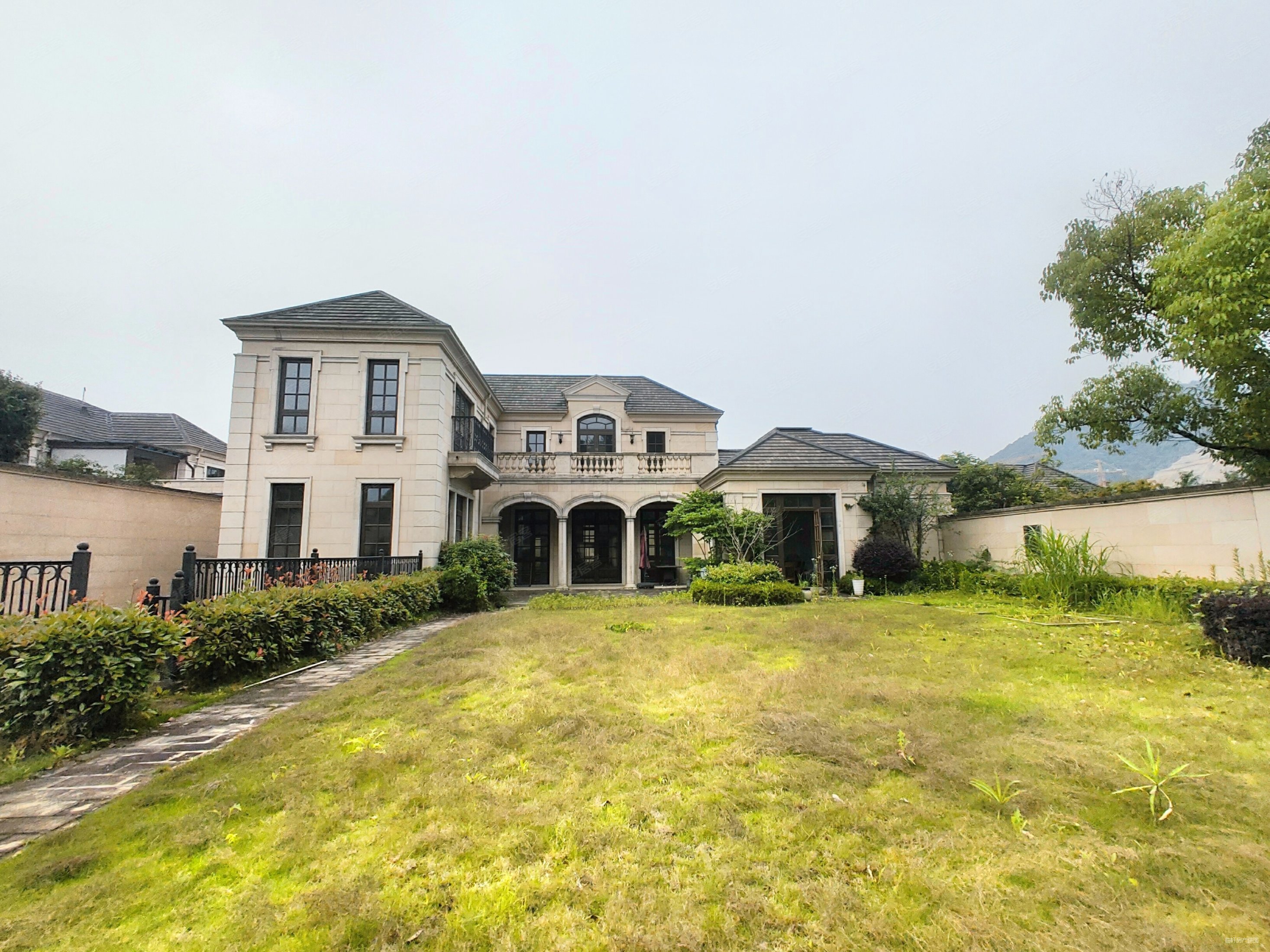 绿城西子青山湖玫瑰园