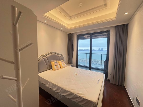 苏州吴中吴中太湖新城天鹅港华庭地铁口精装三房两卫，家具家电齐全，视野好，有钥匙拎包入住。出租房源真实图片