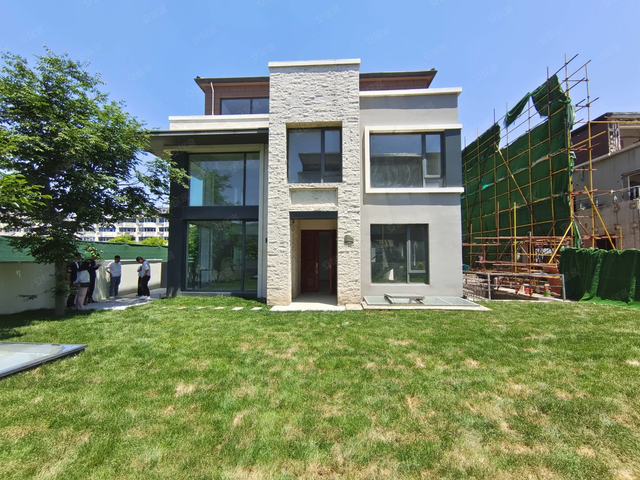 站在自家院子 静观佘山 全方位明亮通透 1000平的地下室,吉宝佘山御庭