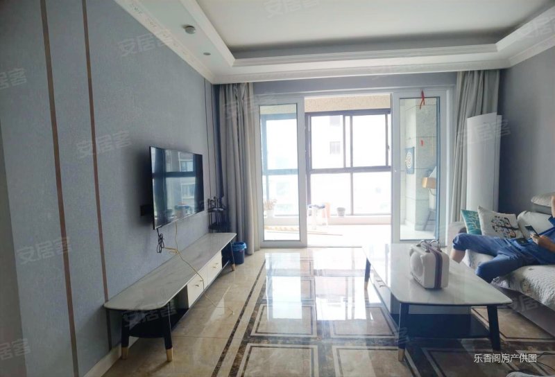 中南君悦府洋房 四室两厅两卫 (诚心出售)