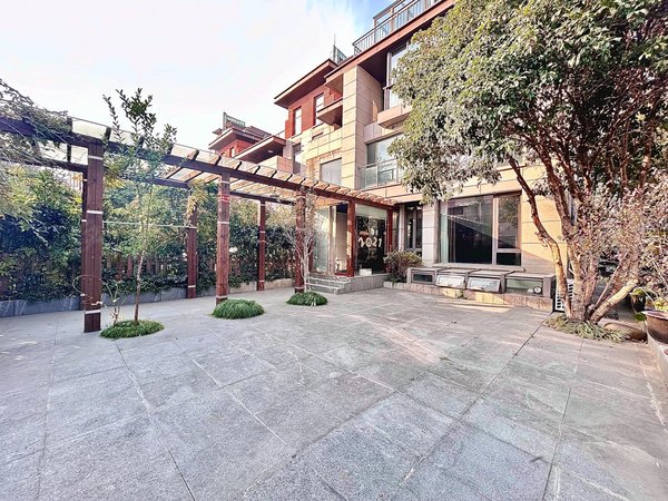 上海闵行浦江一品漫城(一二期别墅)芦恒路地铁口 东边套别墅 超大花园