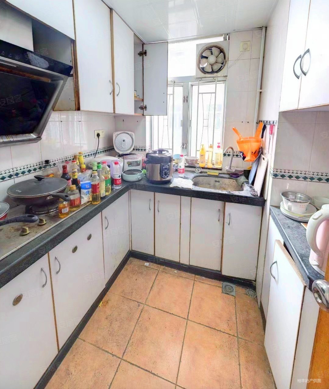 西雅苑(天河) 商圈成熟 高楼层采光充足 近地铁 电梯