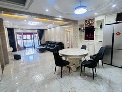 泉州晋江世茂御龙湾实图实价 万达旁湖景花园4房2厅欧式精装 接受短租 押一付一出租房源真实图片