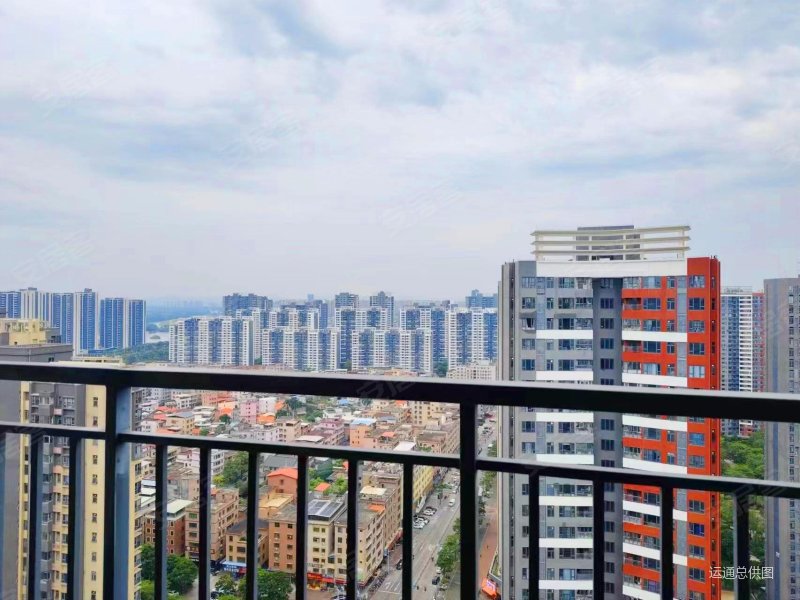 中海水岸城珊瑚湾 高楼层采光充足 医疗配套成熟 刚需小三居