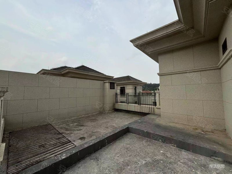 万科御景湾8号独栋735平3000万三面花园毛坯四层