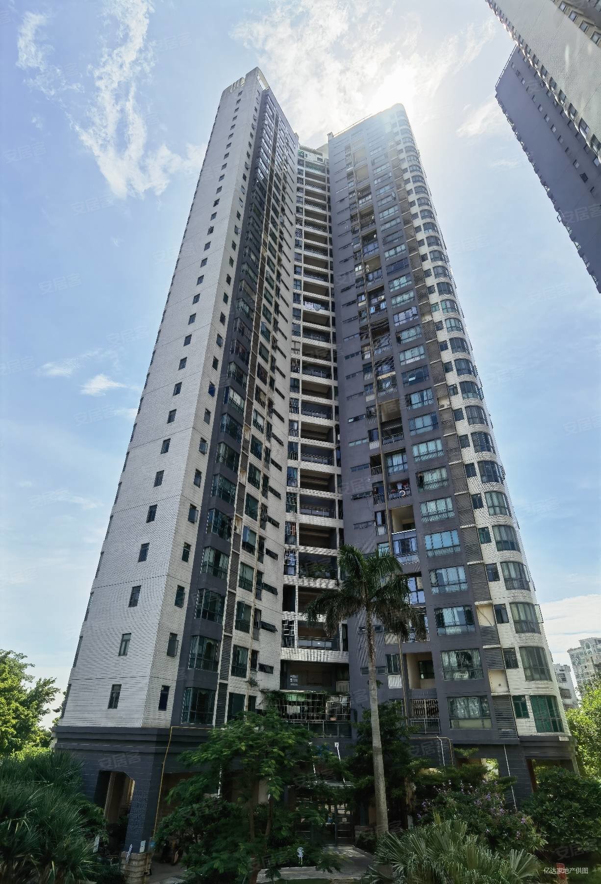 吉大龙园8号120平4房2厅含产权车位可以直接入住